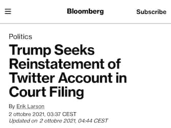 Donald Trump ha chiesto a un giudice federale della Florida di obbligare Twitter a riattivare il suo account. Lo riferisce Bloomberg News