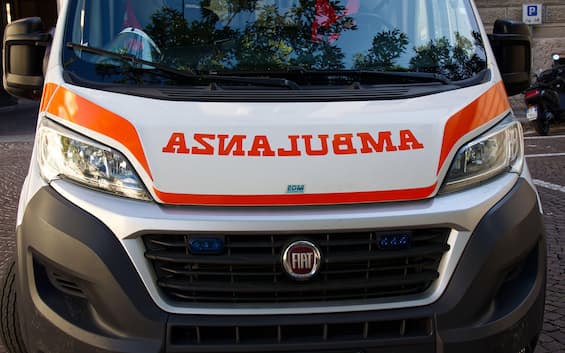 Incidente stradale nel Cuneese, investiti 2 bambini in bicicletta: uno in gravi condizioni