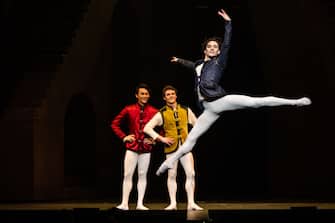 Nonostante l'addio all'ensemble inglese, Polunin nei mesi successivi si esibisce con altre compagnie e diventa primo ballerino del Kirov Ballet