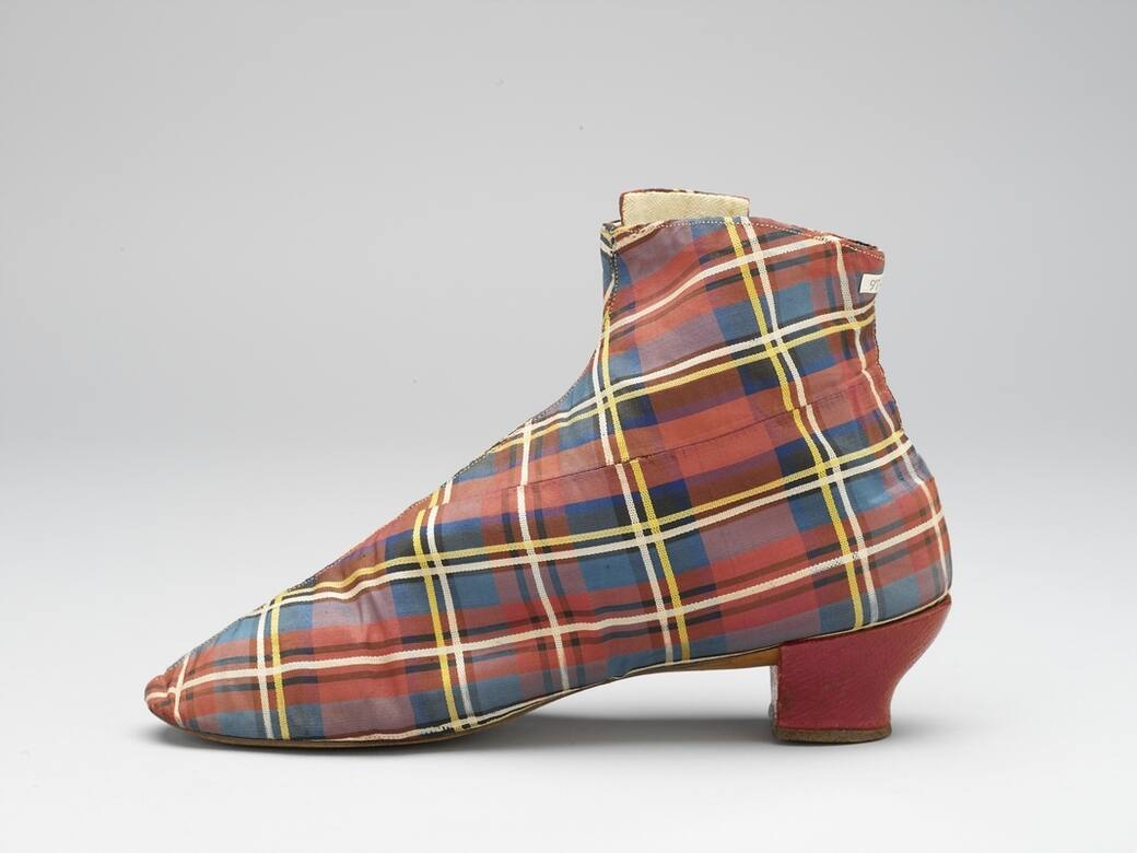 Pair_of_woman_s_wool_leather_boots_1850_s._Courtesy_of_Royal_Ontario_Museum_Toronto_Canada.jpg