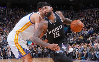 NBA, Cousins prende a pugni la panchina