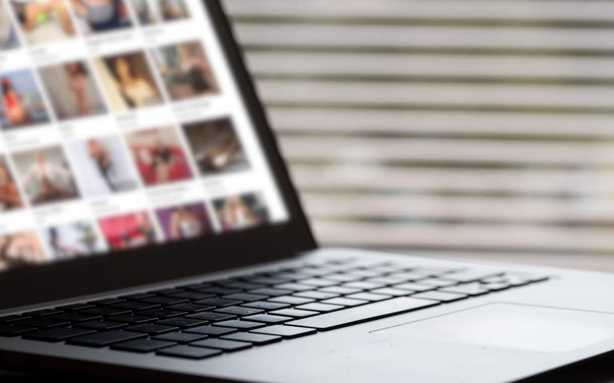 accesso ai siti porno e verifica et224 utenti obbligo per piattaforme estere slitta al 2026