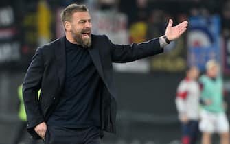 AS Roma's head coach Daniele De Rossi reacts during the Italian Serie A soccer match between AS Roma and Bologna FC 1909 at the Olimpico stadium in Rome, Italy, 22 April 2024.  ANSA/ETTORE FERRARI

