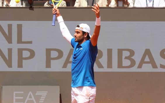 https://static.sky.it/editorialimages/a27b05fc55bebbb1ea73646cd4b607b6497b307f/skysport/it/tennis/video/2025/05/10/berrettini-fearnley-atp-roma-highlights-video/berrettini_ipa_8.jpg?im=Resize,width=565