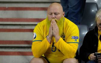 BRUSSEL, BELGIUM - OCTOBER 16: Fans of Sweden react at half time as the the UEFA EURO 2024 European qualifier match between Belgium and Sweden is abandoned during the  EURO Qualifier match between Belgium  v Sweden at the King Baudouin Stadium on October 16, 2023 in Brussel Belgium (Photo by Edwin van Zandvoort/Soccrates/Getty Images)