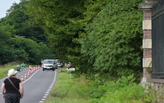 Funerali Delon This photograph shows funeral convoy arriving to Delon's property to attend the private funeral service of late French actor Alain Delon La Brulerie in Douchy, central France, on August 24, 2024. French film legend Alain Delon has died at the age of 88, his three children told AFP in a statement on August 18, 2024, following a battle with ill health. (Photo by GUILLAUME SOUVANT / AFP)