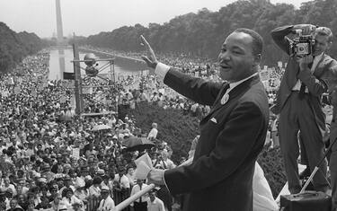 Il leader del movimento per i diritti civili negli Stati Uniti Martin Luther King in un'immagine d'archivio del 28 agosto 1963, durante la "Marcia su Washington".       ANSA