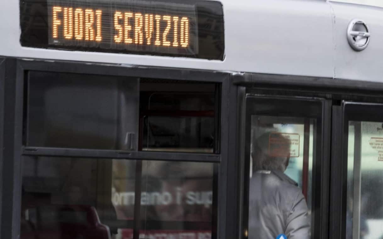 Sciopero Atac Roma oggi 10 ottobre, stop a bus e metro: orari e fasce di garanzia