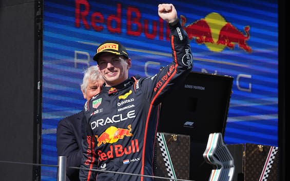 https://static.sky.it/editorialimages/a2ce272176c23fae5556c8cbb6e82169285dd936/skysport/it/motori/formula-1/video/2025/05/18/f1-gp-imola-verstappen-intervista/verstappen-ansa_imola.jpeg?im=Resize,width=565