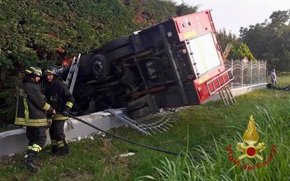 Incidente nel Torinese, morto un vigile del fuoco