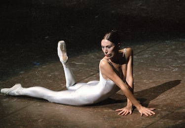 Luciana_Savignano_in__La_Luna__coreografia_di_Maurice_Bjart_-_1993_foto_Lelli_e_Masotti_1_1