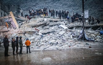 IDLIB, SYRIA - FEBRUARY 06: A view of debris of a collapsed building after 7.4 magnitude Kahramanmaras earthquake shakes Idlib, Syria on February 06, 2023. At least 427 people lost their lives and hundreds were wounded in various parts of Syria. (Photo by Muhammed Said/Anadolu Agency via Getty Images)