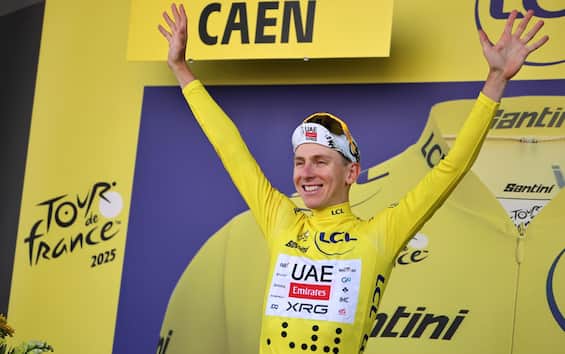 Tour: Evenepoel vince la crono, Pogacar in giallo