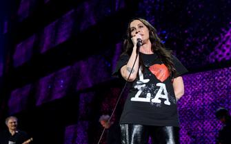 INGLEWOOD, CALIFORNIA - JANUARY 30: Alanis Morissette performs onstage during the FIREAID Benefit Concert for California Fire Relief at The Kia Forum on January 30, 2025 in Inglewood, California.  (Photo by John Shearer/Getty Images for FIREAID)
