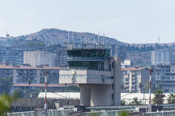Aeroporto Catania Fontanarossa, voli sospesi per ostacoli in pista