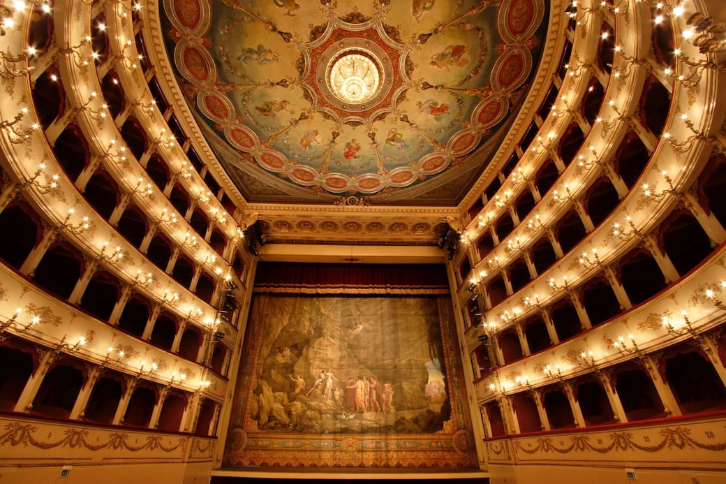 Teatro_Rossini_-_Ph_Amati_Bacciardi_-_Pesaro_(1).jpg