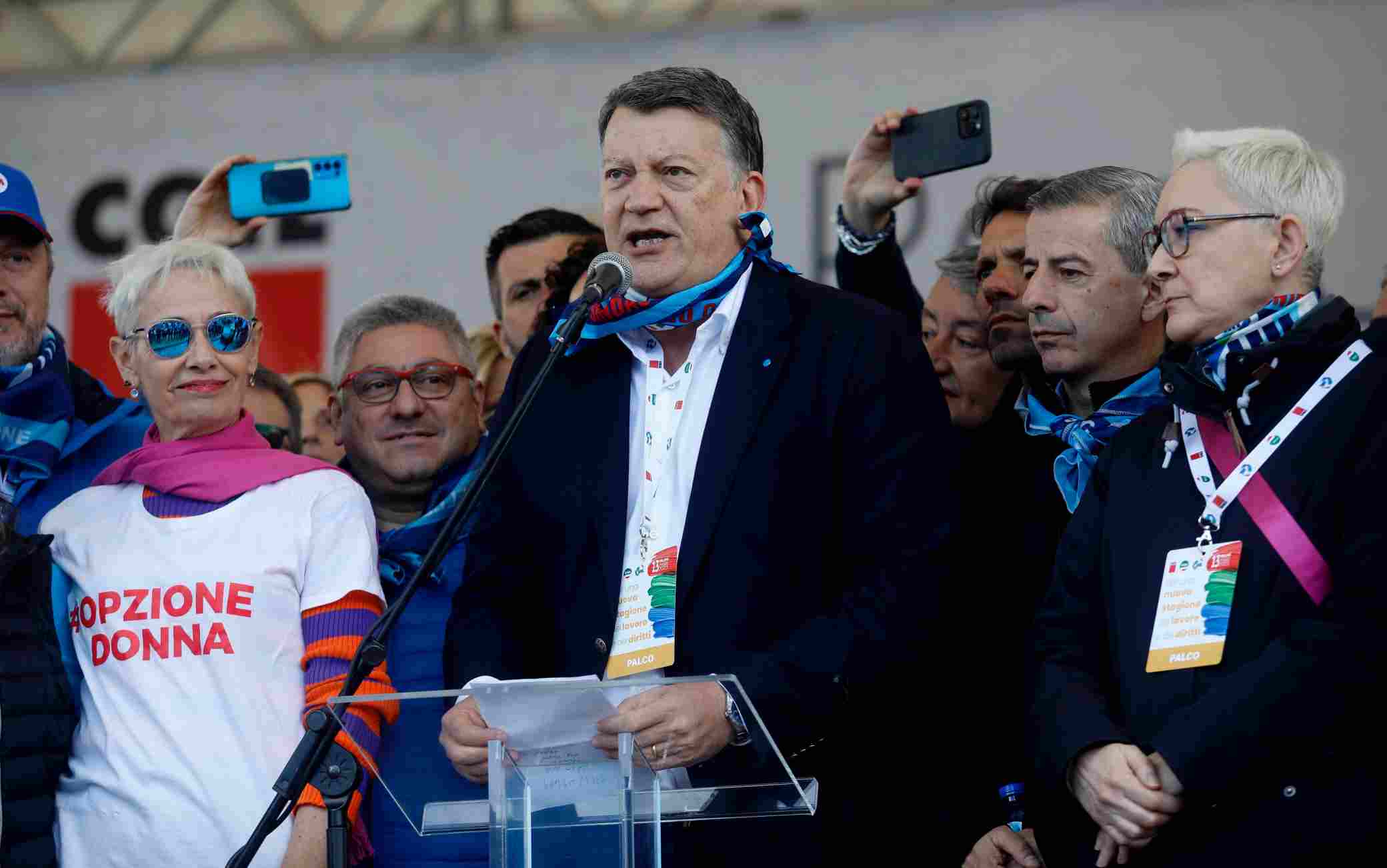 La manifestazione dei sindacati contro il Governo