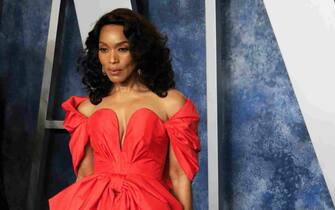 epa10520643 Angela Bassett arrives at the 2023 Vanity Fair Oscar Party following the 95th annual Academy Awards ceremony, at the Wallis Annenberg Center for the Performing Arts in Beverly Hills, California, USA, 12 March 2023. The Oscars are presented for outstanding individual or collective efforts in filmmaking in 24 categories.  EPA/NINA PROMMER