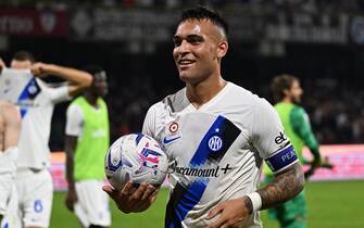 Inter's Lautaro Martinez celebrates for the victory at the end of the Italian Serie A soccer match US Salernitana vs FC Inter at the Arechi stadium in Salerno, Italy, 30 September 2023.
ANSA/MASSIMO PICA