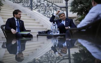 US Secretary of State John Kerry (C) and State Department Chief of Staff Jon Finer (L) meet with members of the US delegation at the garden of the Palais Coburg hotel where the Iran nuclear talks meetings are being held in Vienna, Austria July 10, 2015. Iran accused major powers on Friday of backtracking on previous pledges and throwing up new "red lines" at nuclear talks, after the deadline to reach an agreement in time to receive expedited scrutiny from the US Congress expired with no deal. AFP PHOTO / POOL / CARLOS BARRIA        (Photo credit should read CARLOS BARRIA, CARLOS BARRIA/AFP via Getty Images)