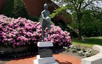 WORCESTER, MA - JUNE 7: A view of the statue during a ceremony unveiling a statue of Bob Cousy on June 7, 2008 at College of the Holy Cross in Worcester, Massachusetts. NOTE TO USER: User expressly acknowledges and agrees that, by downloading and/or using this Photograph, user is consenting to the terms and conditions of the Getty Images License Agreement. Mandatory Copyright Notice: Copyright 2008 NBAE (Photo by Joe Murphy/NBAE via Getty Images)
