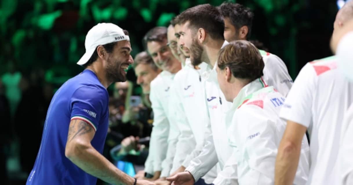 https://static.sky.it/editorialimages/a3a2d7e9263436eff484b35018bd74460fc17a56/skysport/it/tennis/2025/11/23/italia-coppa-davis-quirinale-sergio-matterella-invito/og_getty_berrettini_italia_coppa_davis.jpg?im=Resize,width=1218