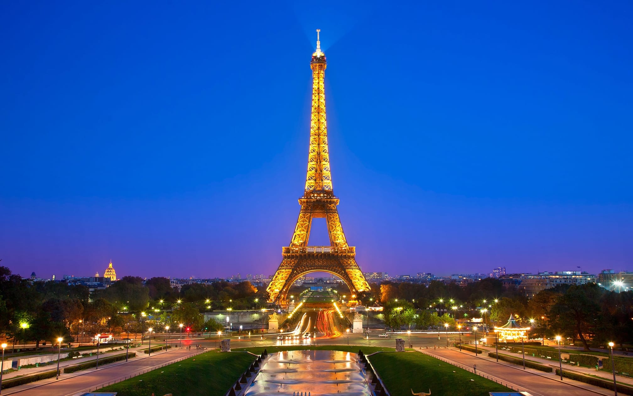 Ridipinto la Torre Eiffel in Parigi, 2024