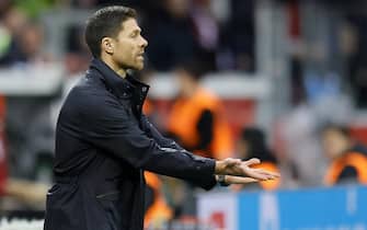 epa10290441 Leverkusen's head coach Xabi Alonso reacts during the German Bundesliga soccer match between Bayer 04 Leverkusen and Union Berlin in Leverkusen, Germany, 06 November 2022.  EPA/RONALD WITTEK CONDITIONS - ATTENTION: The DFL regulations prohibit any use of photographs as image sequences and/or quasi-video.