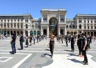 Flash Mob in Piazza Duomo degli artisti e dipendenti dello spettacolo