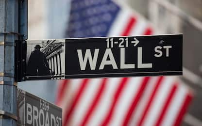 (220119) -- NEW YORK, Jan. 19, 2022 (Xinhua) -- A Wall Street sign is seen in front of the New York Stock Exchange (NYSE) in New York, the United States, on Jan. 18, 2022. U.S. stocks plunged on Tuesday amid heavy selling in the tech and financial sectors.
   The Dow Jones Industrial Average dropped 543.34 points, or 1.51 percent, to 35,368.47. The S&P 500 fell 85.74 points, or 1.84 percent, to 4,577.11. The Nasdaq Composite Index decreased 386.86 points, or 2.60 percent, to 14,506.90. (Xinhua/Michael Nagle) - Wang Ying -//CHINENOUVELLE_0920036/2201191129/Credit:CHINE NOUVELLE/SIPA/2201191135