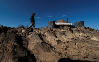epa11215094 Workers build a fortification line at an undisclosed location in the Zaporizhzhia region, Ukraine, 11 March 2024, amid the Russian invasion. Ukraine began to build huge defense lines protecting 2,000 kilometers near the frontline, as confirmed by Ukrainian President Volodymyr Zelensky following a High Command General Headquarters sitting on 11 March.  EPA/KATERYNA KLOCHKO