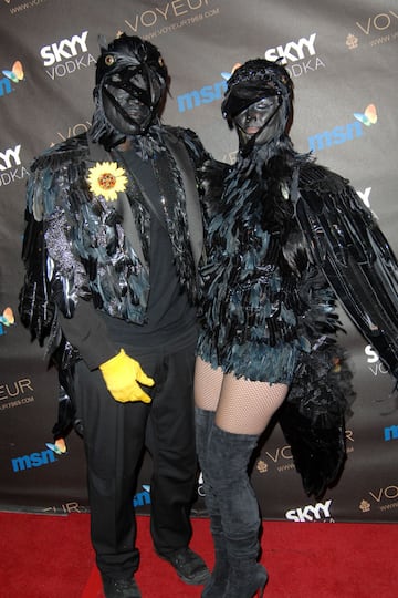 WEST HOLLYWOOD, CA - OCTOBER 31: Seal and Heidi Klum attend HEIDI KLUM'S 10TH ANNUAL HALLOWEEN PARTY PRESENTED BY MSN AND SKYY VODKA at Voyeur on October 31, 2009 in West Hollywood, CA. (Photo by DAVID CROTTY/Patrick McMullan via Getty Images)