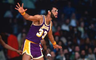 LANDOVER, MD - CIRCA 1978: Kareem Abdul-Jabbar #33 of the Los Angeles Lakers plays defense against the Washington Bullets during an NBA basketball game circa 1978 at the Capital Centre in Landover, Maryland. Abdul-Jabbar played for the Lakers from 1975-89. (Photo by Focus on Sport/Getty Images) *** Local Caption *** Kareem Abdul-Jabbar