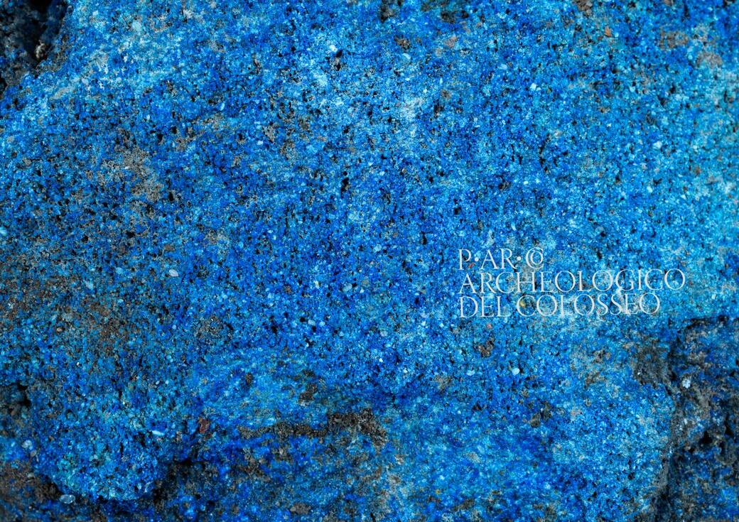 Macro del lingotto di blu egizio © Parco archeologico del Colosseo, Foto di Simona Murrone
