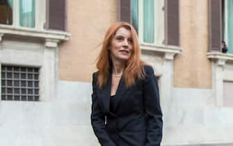 Foto Roberto Monaldo / LaPresse
04-12-2019 Roma
Politica
Michela Vittoria Brambilla passeggia con un maiale al guinzaglio davanti alla Camera dei Deputati per promuovere la protezione dei suini e degli animali da allevamento
Nella foto Michela Vittoria Brambilla e il maiale Dior

Photo Roberto Monaldo / LaPresse
04-12-2019 Rome (Italy)
Michela Vittoria Brambilla walks with a pig on a leash in front of the Chamber of Deputies to promote the protection of pigs and farm animals
In the pic Michela Vittoria Brambilla