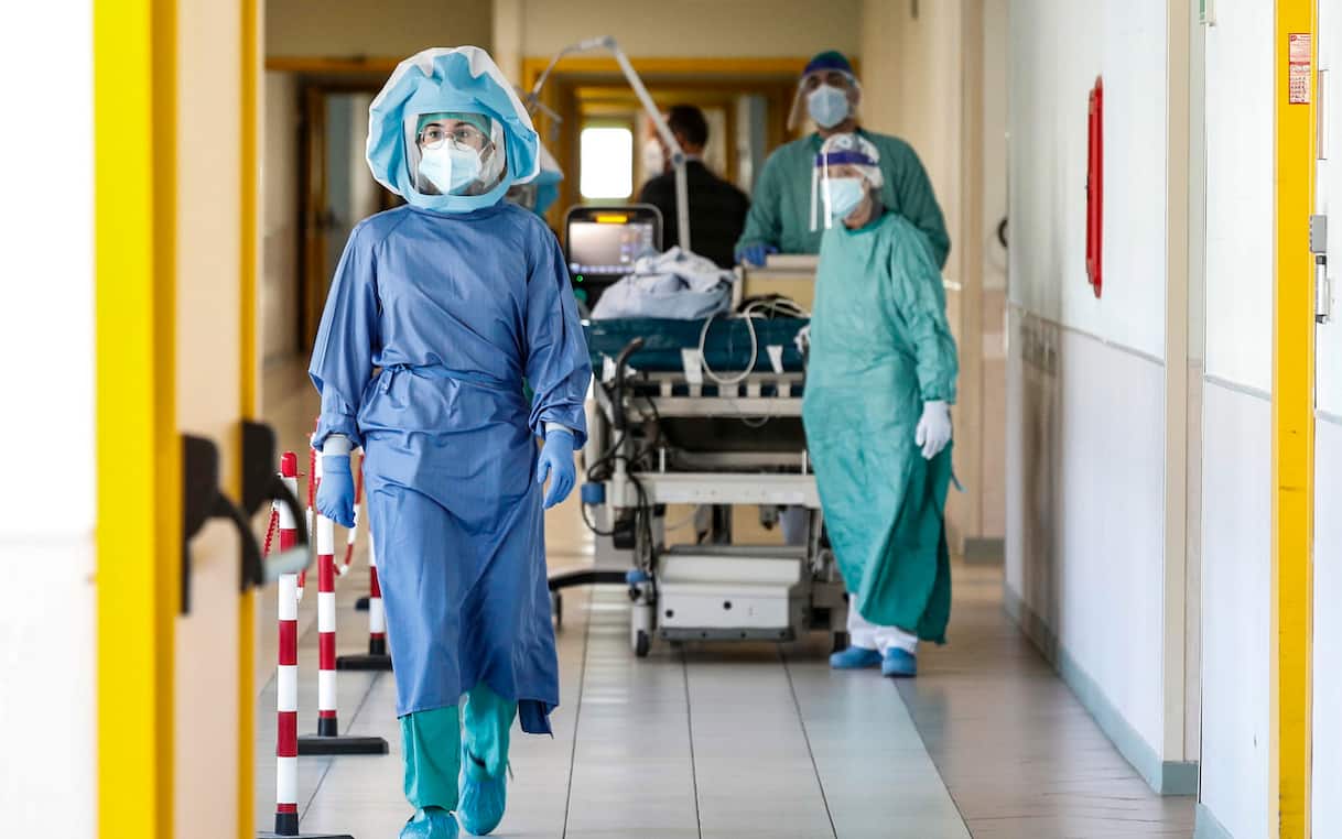 Parma, marito morto di Covid: vedova deve ridare 200mila euro all