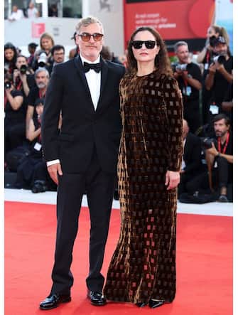 joaquin-rain-phoenix-venezia-red-carpet-getty - 1