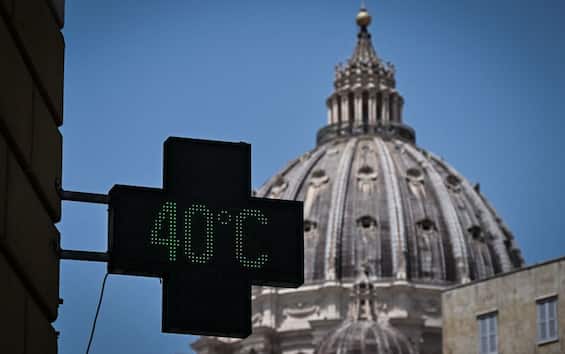 Caldo, bollino rosso in 18 città: picchi fino a 40°C. Oltre 100 morti in Spagna. LIVE