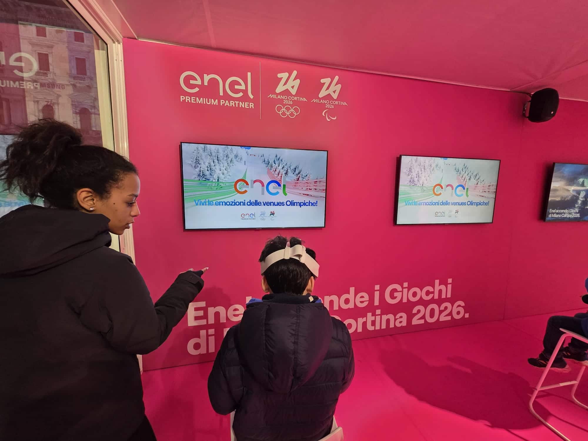 L'esperienza dei visori presso lo stand Enel L'esperienza dei visori presso lo stand Enel