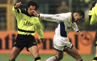 Paulo Sousa (L) of Borussia Dortmund struggles with Mario Stanic of Italian champion AC Parma during their group A Champions-League match here late 05 November. (Best quality available)