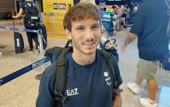 Paralimpiadi:azzurri in partenza da Fiumicino per Parigi. Nella foto il nuotatore Manuel Bortuzzo. Fiumicino, 25 agosto 2024. ANSA/TELENEWS