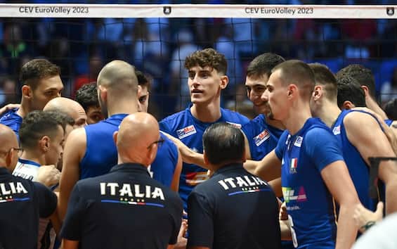 Maillot De Volley Italie Femme Errea - Olympiques 2024 - Modèle Officiel FIPAV - Taille 8