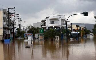 epa10843202 A bus is brought out of a flooded road during the storm named Daniel in the area of Volos, Magnesia, Greece, 06 September 2023. The storm 'Daniel' sweeping through most of Greece with heavy rain and lightning caused extensive damage in the power network at Volos, Mt. Pilio, elsewhere in the Magnissia prefecture, as well as in the Sporades Islands.  EPA/YANNIS KOLESIDIS