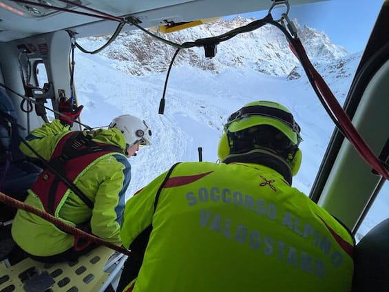 Tragedia sul Monte Bianco, scialpinista italiano muore precipitando in un crepaccio