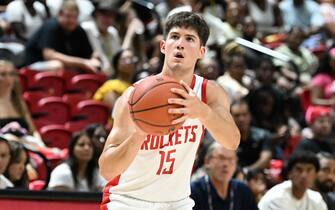 LAS VEGAS, NEVADA - JULY 12: Reed Sheppard #15 of the Houston Rockets prepares to shoot against the Los Angeles Lakers in the second half of a 2024 NBA Summer League game at the Thomas & Mack Center on July 12, 2024 in Las Vegas, Nevada. The Rockets defeated the Lakers 99-80. NOTE TO USER: User expressly acknowledges and agrees that, by downloading and or using this photograph, User is consenting to the terms and conditions of the Getty Images License Agreement. (Photo by Candice Ward/Getty Images)