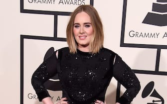 adele dimagrita in abito nero