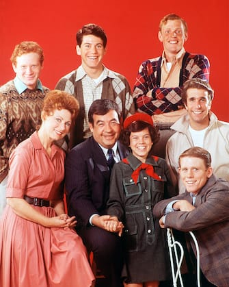 UNITED STATES - JANUARY 15:  HAPPY DAYS - Gallery - Season One - 1/15/74, One of the most successful series of the 1970s was "Happy Days", which was set in the late 1950s, early 1960s in Milwaukee. "Happy Days" told the story of the Cunninghams, pictured, bottom left: Marion (Marion Ross) and Howard (Tom Bosley), the parents of Joanie (Erin Moran), Richie (Ron Howard, bottom right) and Chuck (original actor Gavan O'Herlihy, top right, was replaced by Randolph Roberts in 1974, before Chuck went to college and was never seen again). Richie's friends were Ralph (Donny Most, top left) and Potsie (Anson Williams, top center). Henry Winkler (center, right) played Fonzie, who moved into a small apartment over the Cunningham garage.,  (Photo by Bob D'Amico/Walt Disney Television via Getty Images)