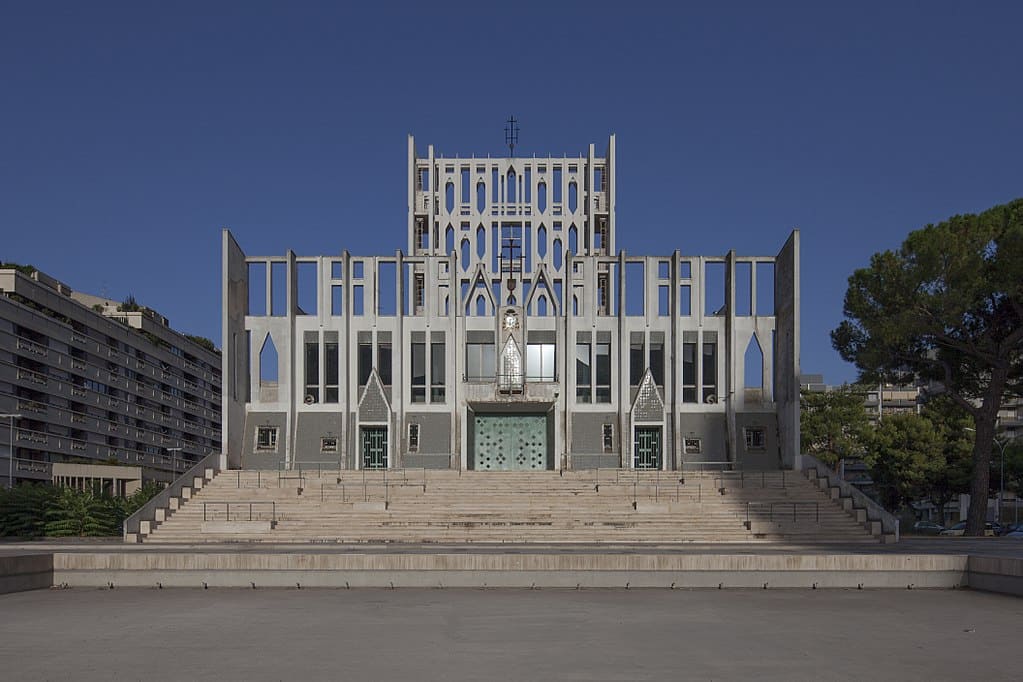 Concattedrale-Gran-Madre-di-Dio-Taranto-Gio-Ponti-1967-1970.-Foto-di-Alessio-Lojk-2017-CC-BY-SA-4.0.jpg