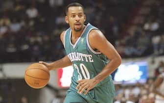 8 Nov 1996:  Guard Dell Curry of the Charlotte Hornets dribbles the ball down the court during a game against the Washington Bullets at the US Air Arena in Landover, Maryland.  The Hornets won the game 102-87. Mandatory Credit: Doug Pensinger  /Allsport