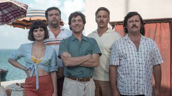 L'ISOLA DELLE ROSA (ROSE ISLAND) (L to R) VIOLETTA ZIRONI as FRANCA, LEONARDO LIDI as MAURIZIO ORLANDINI, ELIO GERMANO as GIORGIO, ROSATOM WLASCHIHA as W.R. NEUMANN, and ALBERTO ASTORRI as PIETRO BERNARDINI in L'ISOLA DELLE ROSA (ROSE ISLAND). Cr. SIMONE FLORENA/NETFLIX © 2020